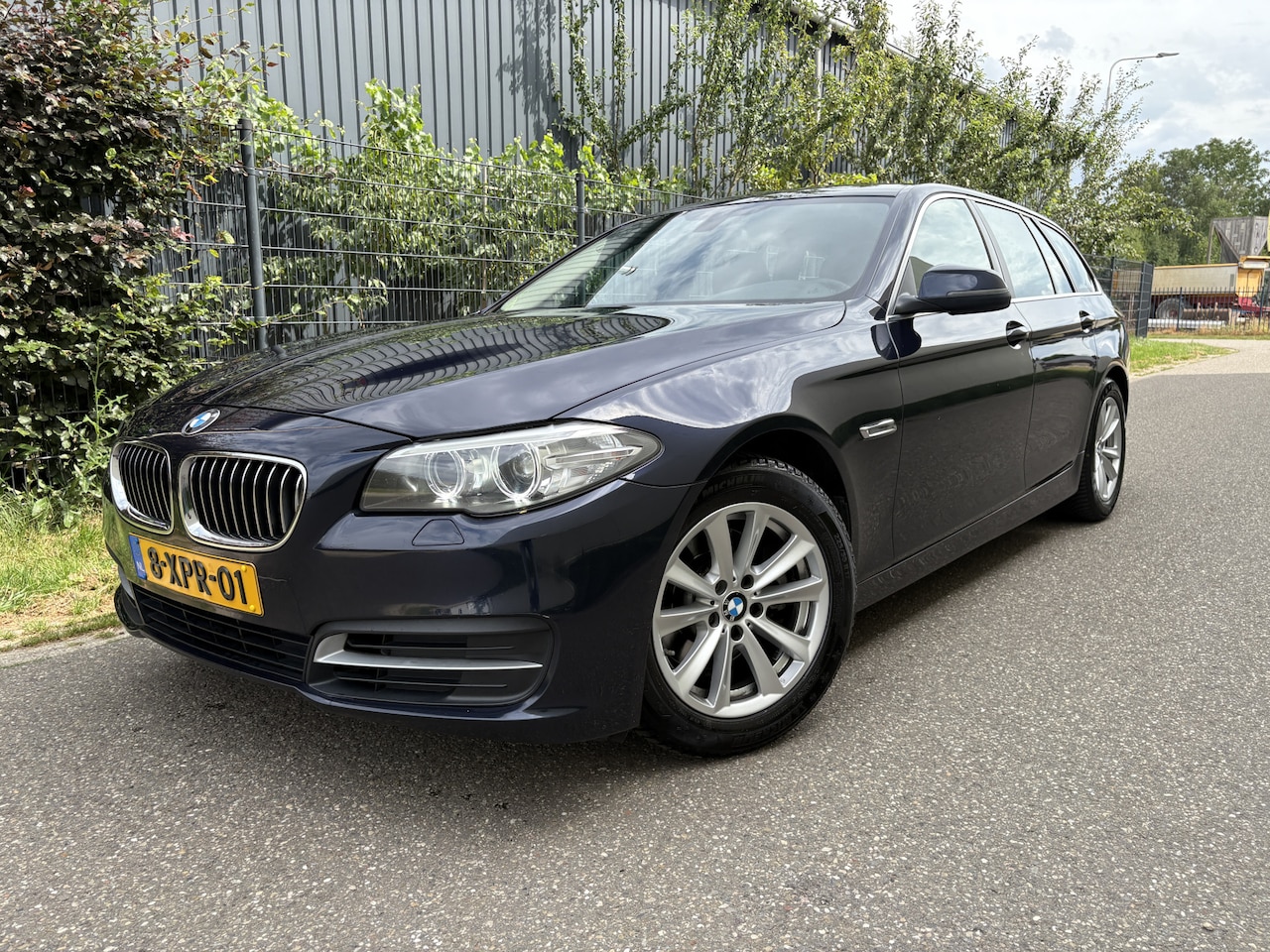 BMW 5-serie Touring - 520i Business / AUTOMAAT / NAVI / AIRCO - AutoWereld.nl