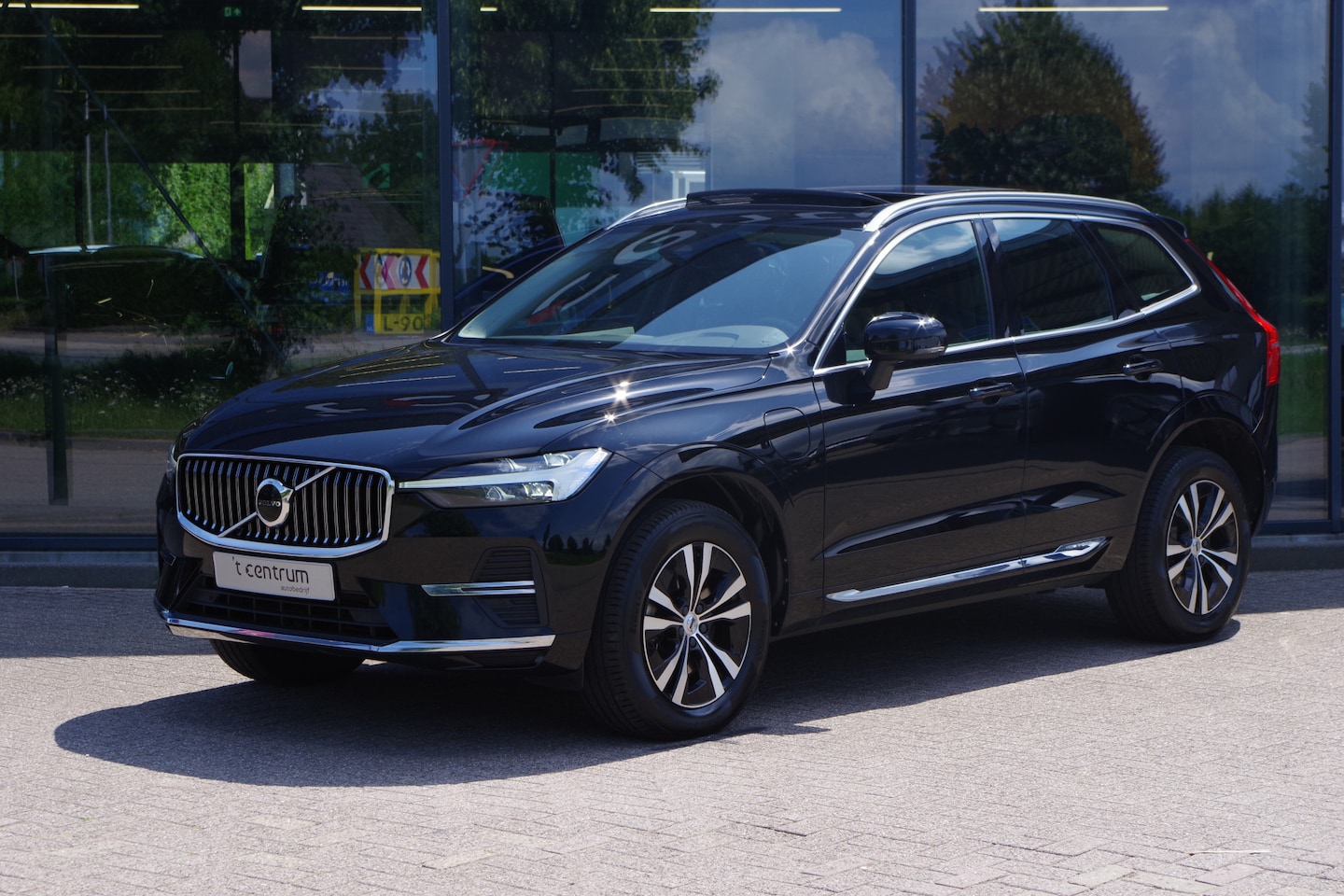 Volvo XC60 - 2.0 T8 Plug-in Hybrid AWD 390 PK Inscription, Panoramadak, Leder, Keyless, DAB+ - AutoWereld.nl