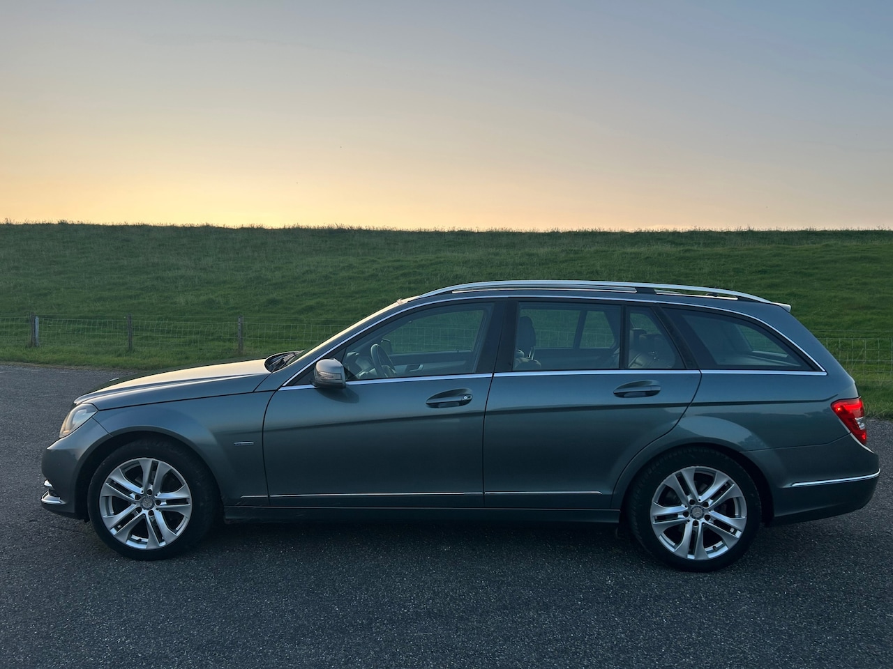 Mercedes-Benz C-klasse Estate - 180 Motor lekt olie! Lees advertentie!! - AutoWereld.nl