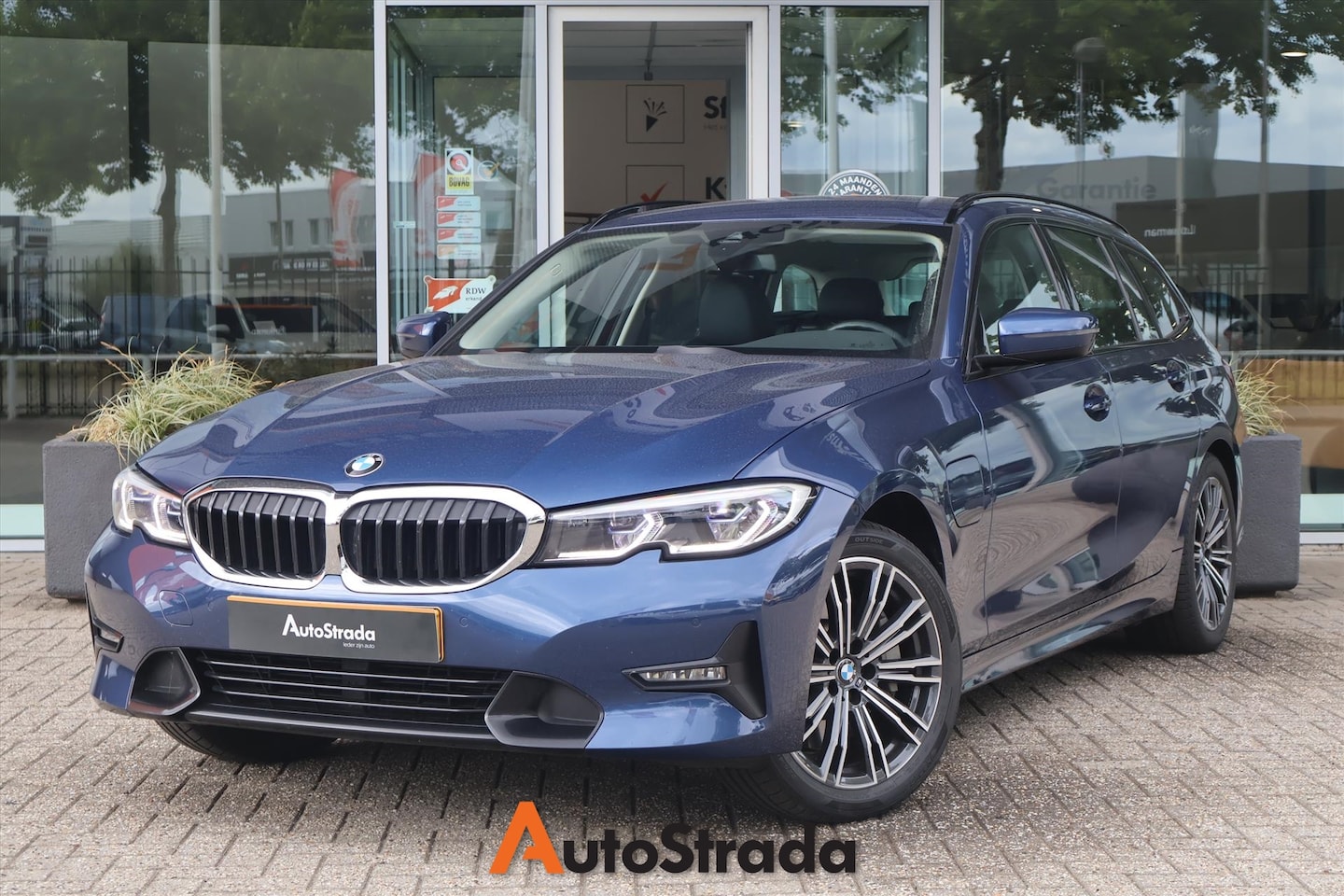 BMW 3-serie Touring - (g21) 330e Business Edition 292pk | Stoelverwarming | Sfeer | Laser | Leder | Carplay | Cr - AutoWereld.nl