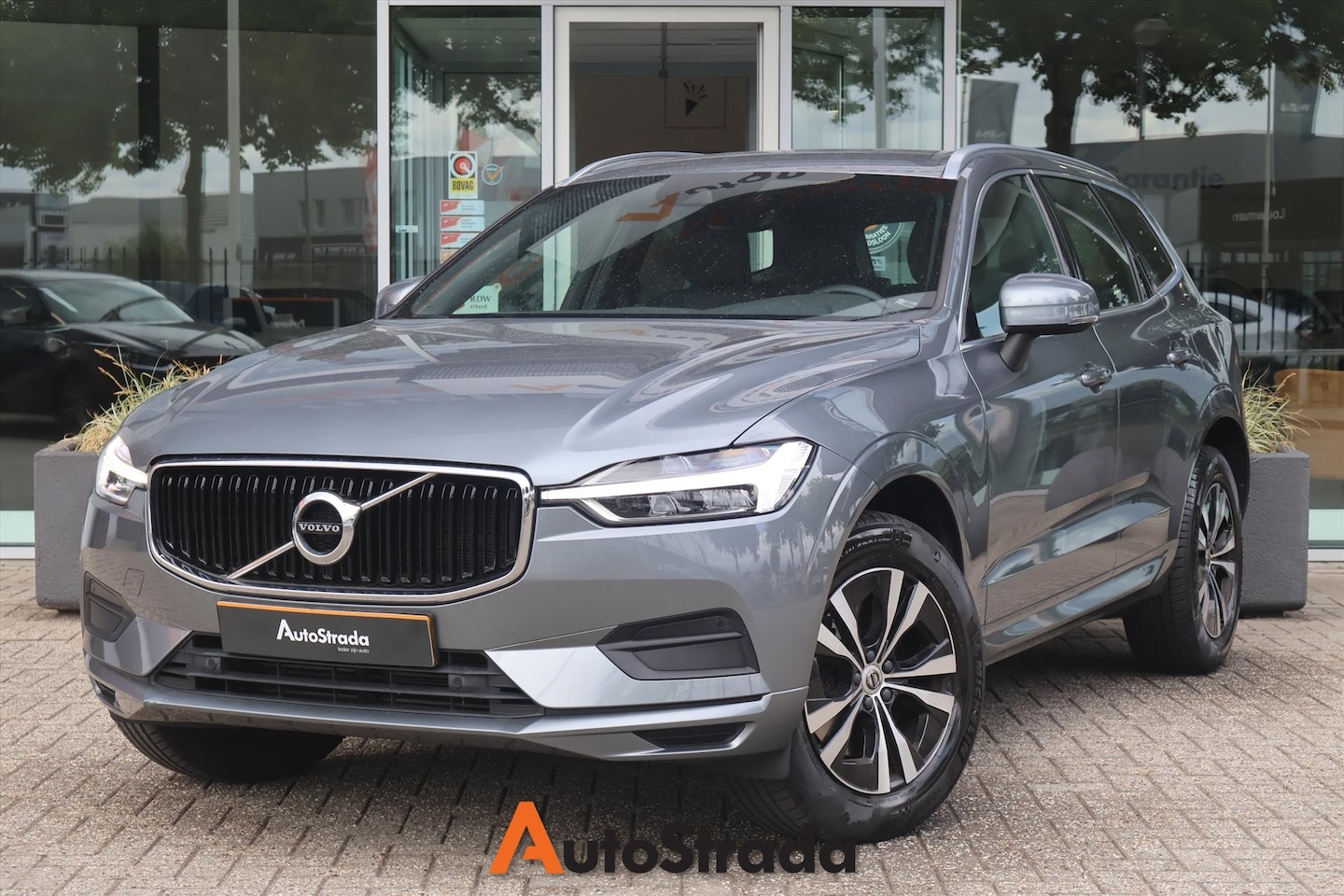 Volvo XC60 - T4 Momentum Pro 190pk | LED | Carplay | Camera | Navi | Stoelverwarming | Climate | Cruise - AutoWereld.nl