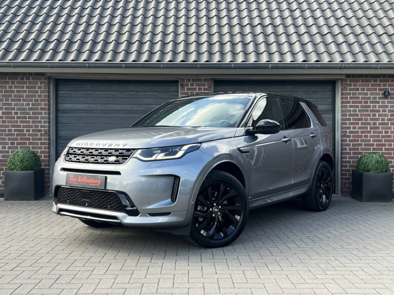 Land Rover Discovery Sport - P300E R Dynamic HSE AWD Black Pano 360 Keyless - AutoWereld.nl