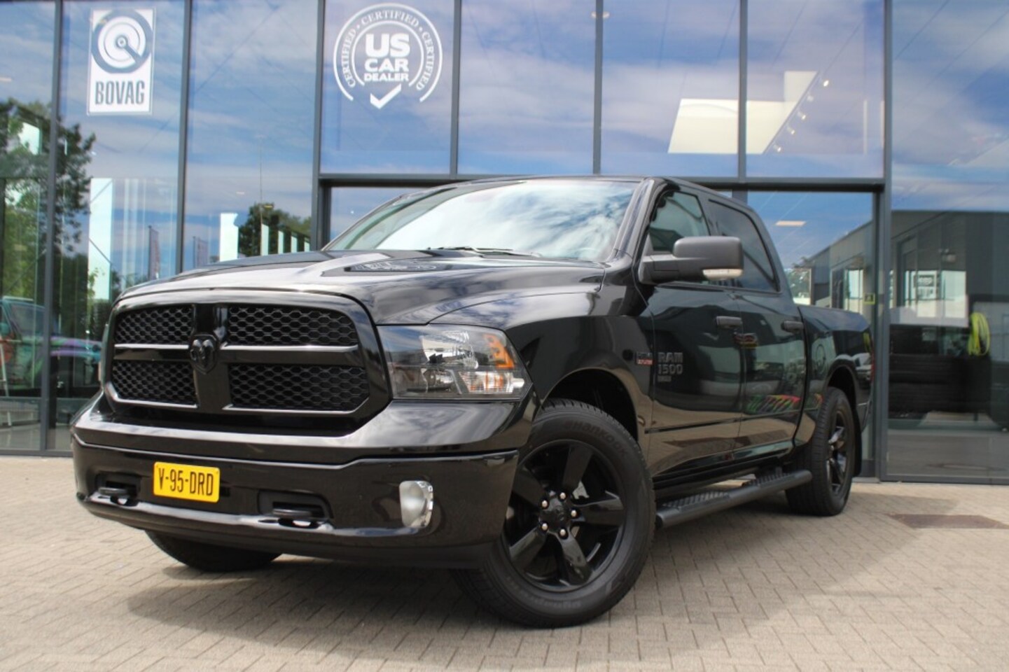 Dodge Ram - 5.7i V8 HEMI 4x4 Aut. SLT NIGHT Classic / LPG / Leder - AutoWereld.nl