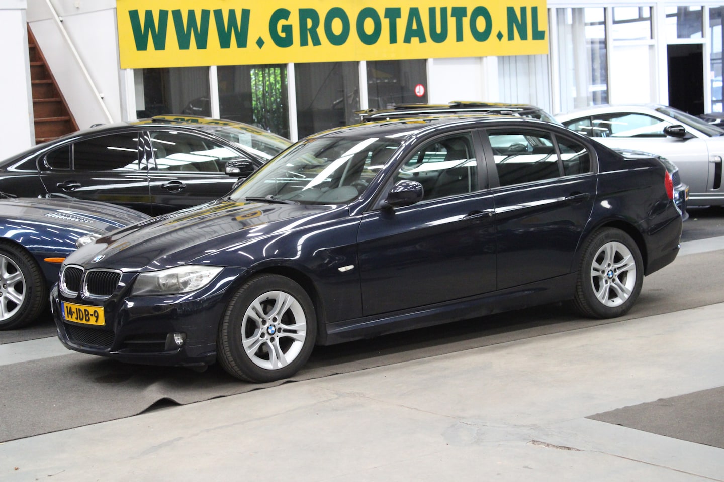 BMW 3-serie - 318i Business Line AUTOMAAT Youngtimer, AIrco, Cruise control, Isofix - AutoWereld.nl