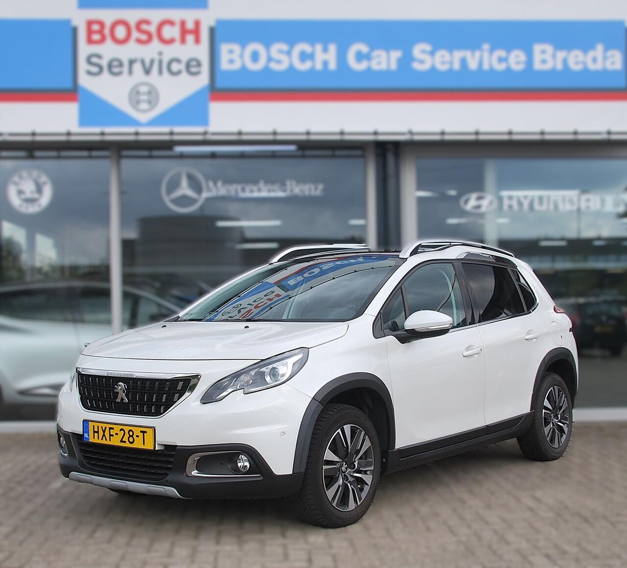 Peugeot 2008 - 1.2 PureTech 110pk S&amp;S Blue Lease Executive - AutoWereld.nl