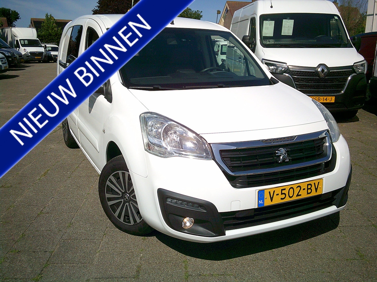 Peugeot Partner - 122 1.6 BlueHDi 100 L2 XR S&S VOORZIEN VAN AIRCO+CRUISE+TREKHAAK L 2 !! - AutoWereld.nl
