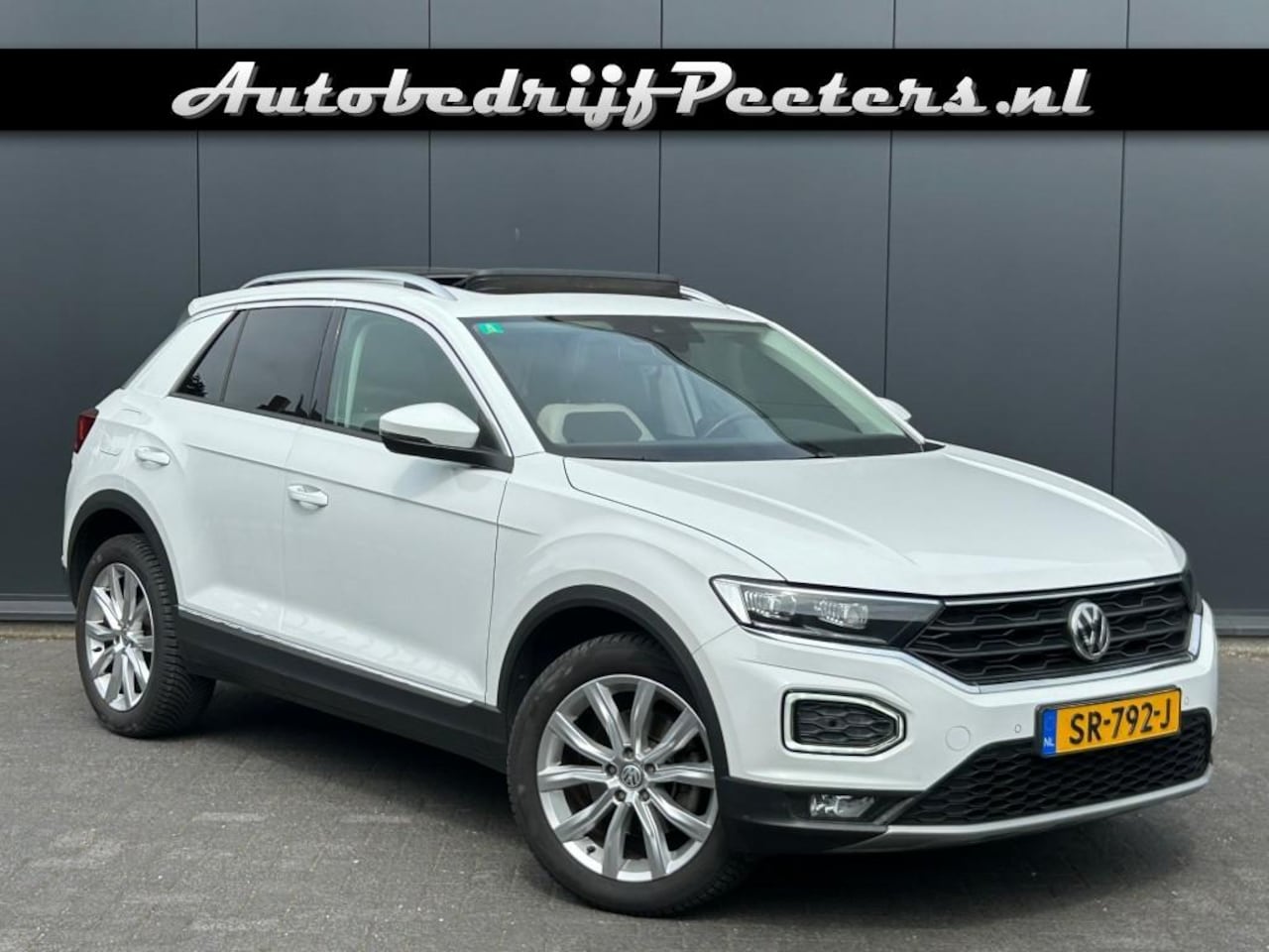 Volkswagen T-Roc - 1.5 TSI Sport P-dak LED ACC V-Cockpit Navi Carplay NL-auto - AutoWereld.nl