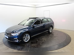 Volkswagen Passat Variant - GTE Head-up Disp Pano 360°Cam eLTrekh+aKlep Memo-seats Dhoek Det