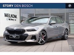 BMW i5 - eDrive40 M Sport / Trekhaak / Achteruitrijcamera / Adaptieve LED / Stuurverwarming / M Spo