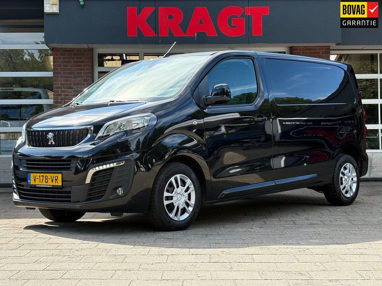 Peugeot Expert - 231S 2.0 BlueHDI 120 Premium Pack 231S 2.0 BlueHDI 120 Premium Pack, Navi, Cruise, Airco, Trekhaak, drie zitplaatsen, 122 PK - AutoWereld.nl