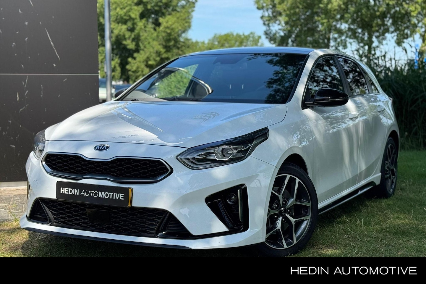 Kia Cee'd - Ceed 1.5 T-GDi GT-Line | 160pk | Digitaal display | 17'' | Cruise control | Half leder/alc - AutoWereld.nl