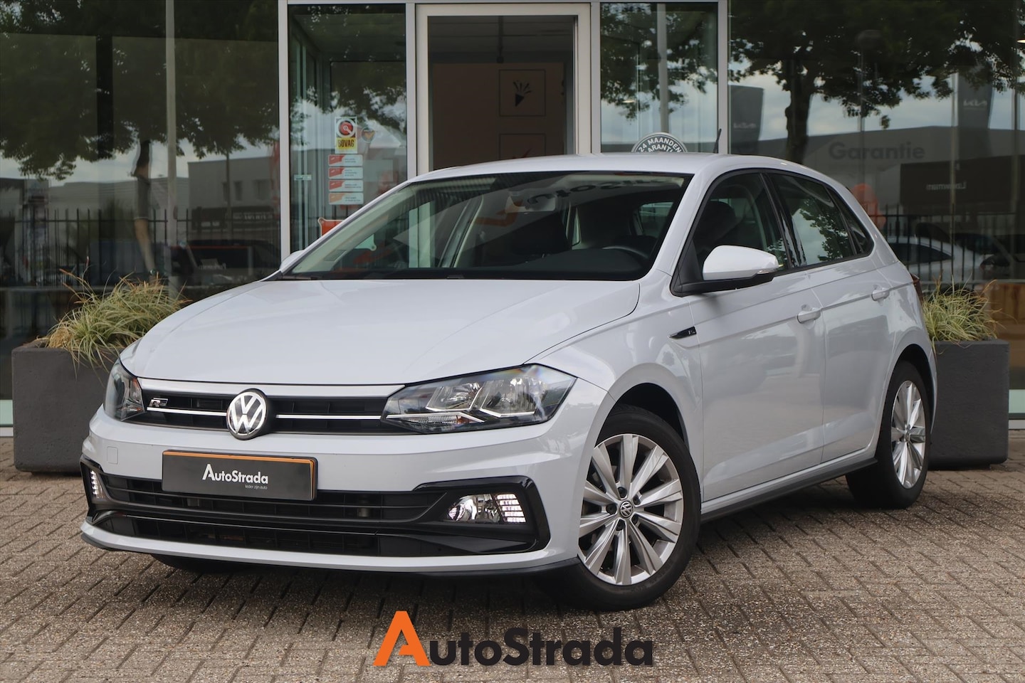 Volkswagen Polo - 1.0 R-Line TSI 95pk 7-DSG | Radio | Adaptive Cruise | Climate | Automaat - AutoWereld.nl