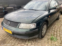 Volkswagen Passat - 1.6 Sedan