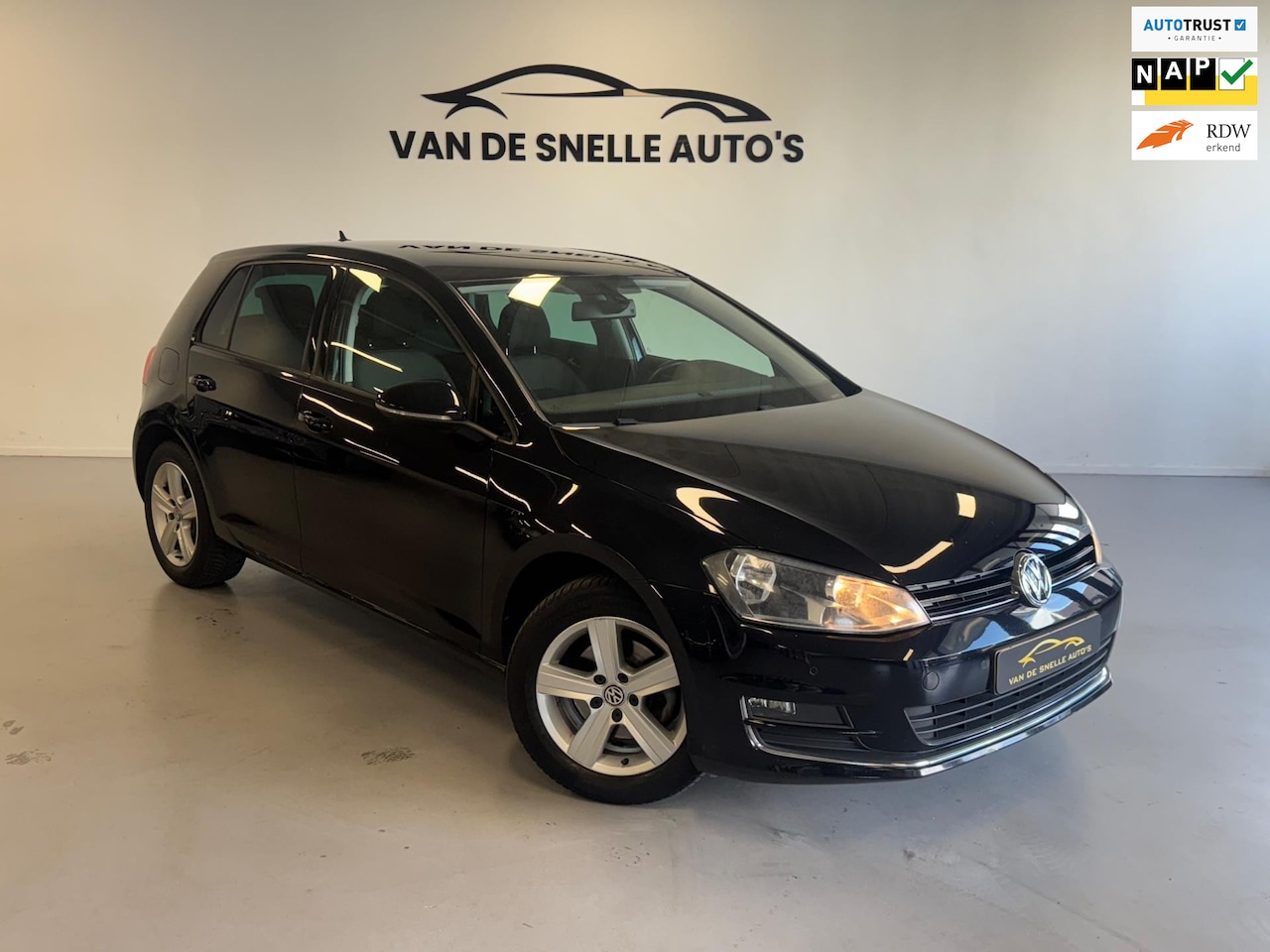 Volkswagen Golf - 1.2 TSI Highline AUTOMAAT/TREKHAAK/NAVI/PDC - AutoWereld.nl