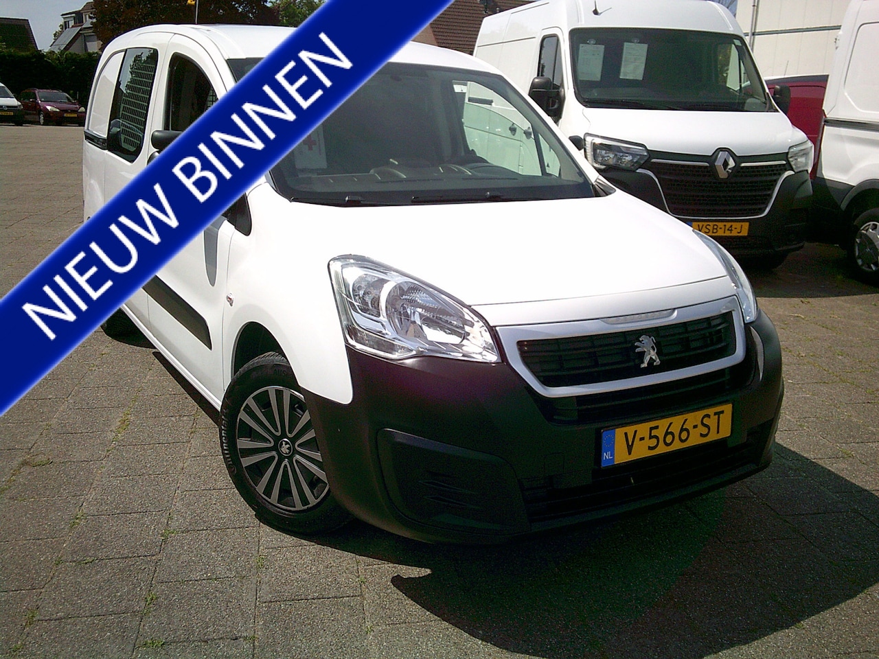 Peugeot Partner - 120 1.6 BlueHDi 100 L1 Premium VOORZIEN VAN AIRCO+CRUISE+OMVORMER !! - AutoWereld.nl