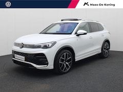 Volkswagen Tiguan - 1.5eTSI/150PK R-Line DSG · Panoramadak · 360°Camera + Parkeersensoren · Trekhaak · Head-up