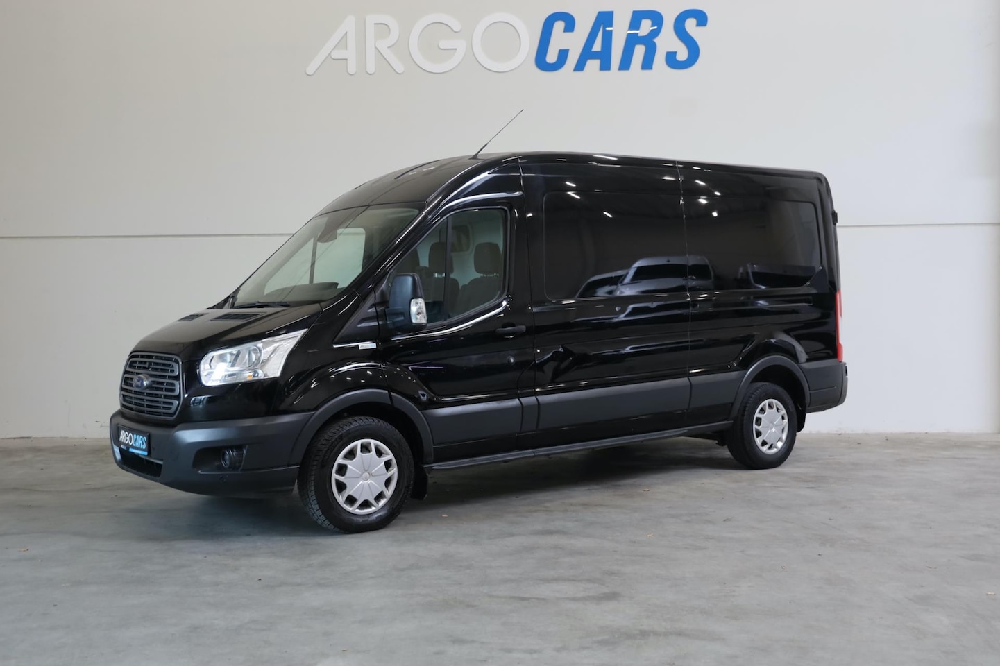 Ford Transit - 330 2.0 TDCI L2/H2 CAMERA AIRCO CRUISE CONTROL NAVI TREKHAAK PDC 170PK ZWART LEASE V/A € 1 - AutoWereld.nl