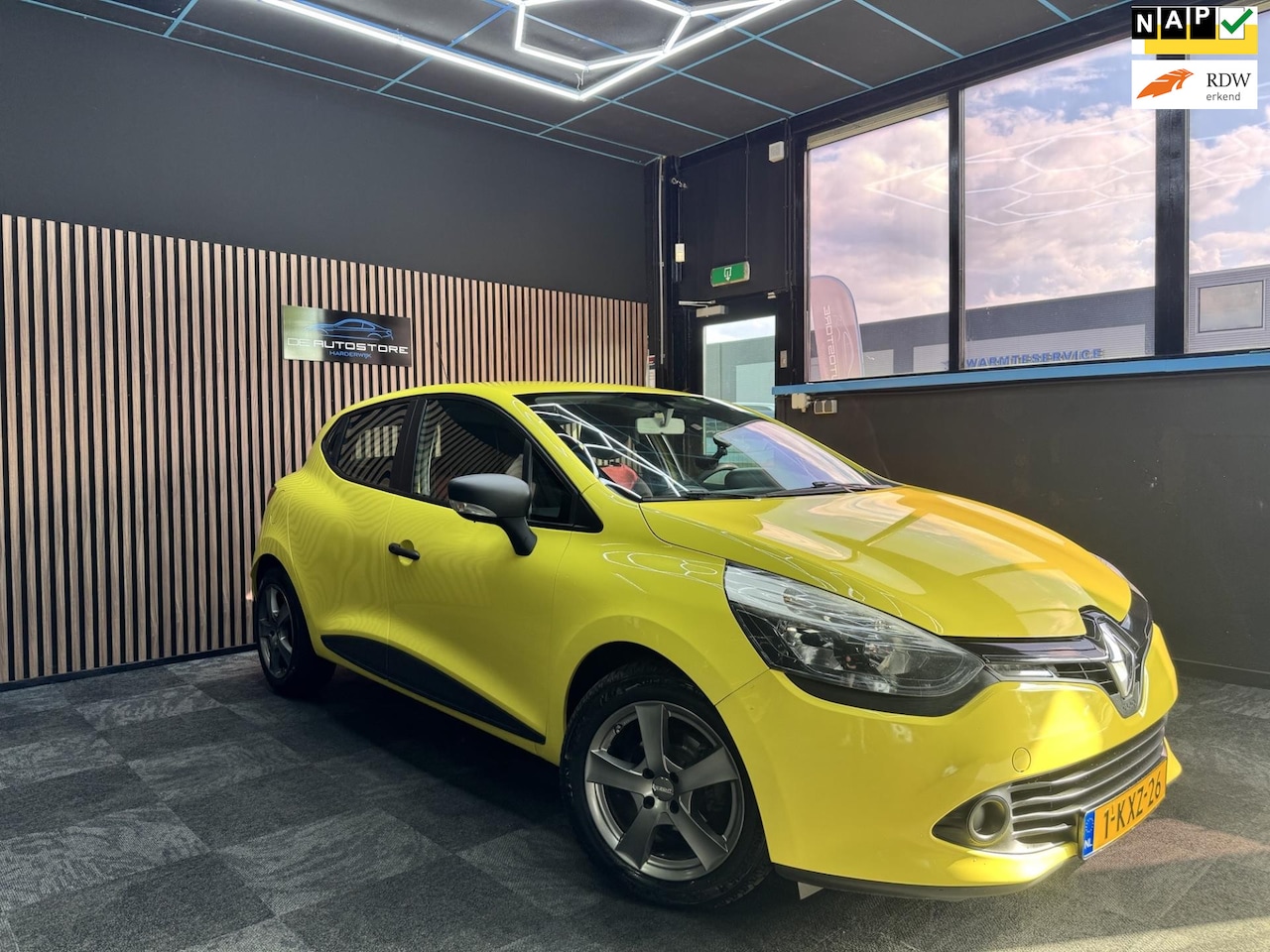Renault Clio - 0.9 TCe Authentique Airco navi Trekhaak Soundsysteem Zeer nette Auto!! - AutoWereld.nl