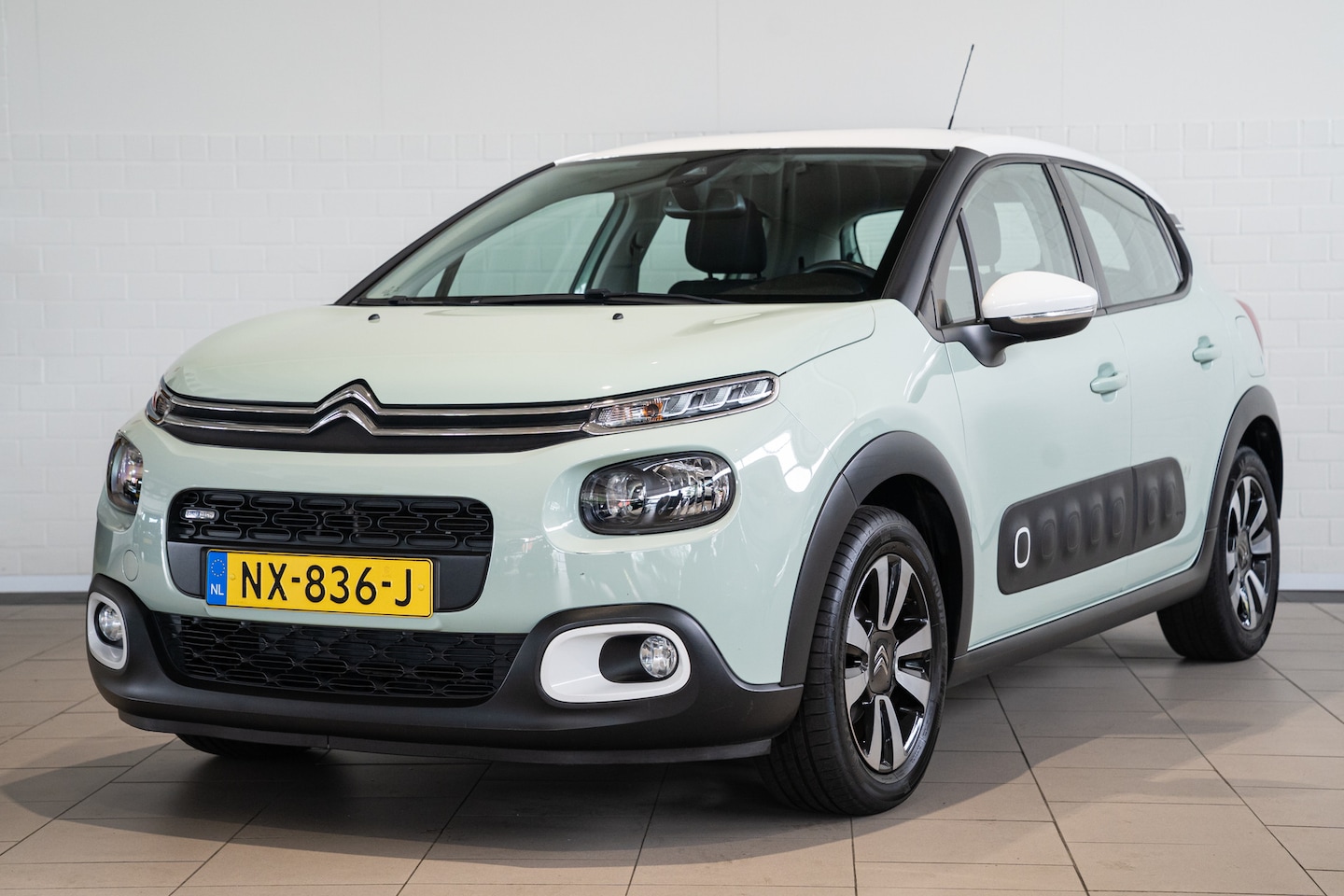 Citroën C3 - 1.2 PureTech Shine | Trekhaak | Camera | Parkeersensoren | Climate Controle | Cruise Contr - AutoWereld.nl