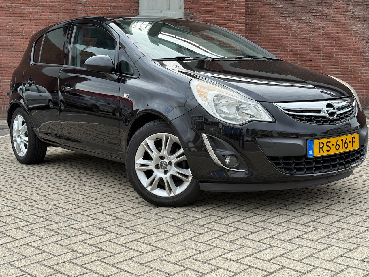 Opel Corsa - 1.4-16V Cosmo|5DRS|FULL-AUTOMAAT|NAVI|GOED-ONDERHOUDEN - AutoWereld.nl