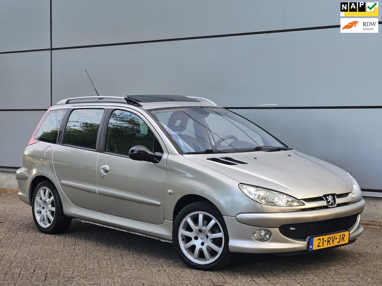 Peugeot 206 SW - 1.6-16V Griffe Dakje |Leder |Clima |Trekhaak |Lmv |Nap |Boekjes - AutoWereld.nl
