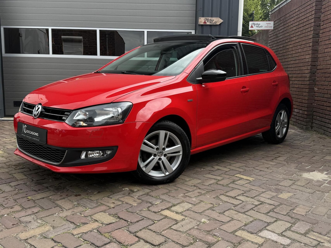 Volkswagen Polo - 1.2 Match PANO / PDC / CRUISE - AutoWereld.nl