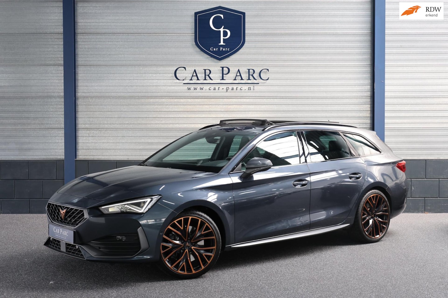 CUPRA Leon - SP 2.0 TSI VZ 4Drive 310+PK VIRTUAL/SFEER/PANO/LEER+S.VERWARMING/19"/PDC/ACC/ECC/12 MDN GA - AutoWereld.nl