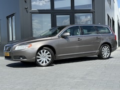 Volvo V70 - 1.6 T4 Limited Edition Leer | Xenon | Trekhaak | 2e eignaar | volledig onderhouden