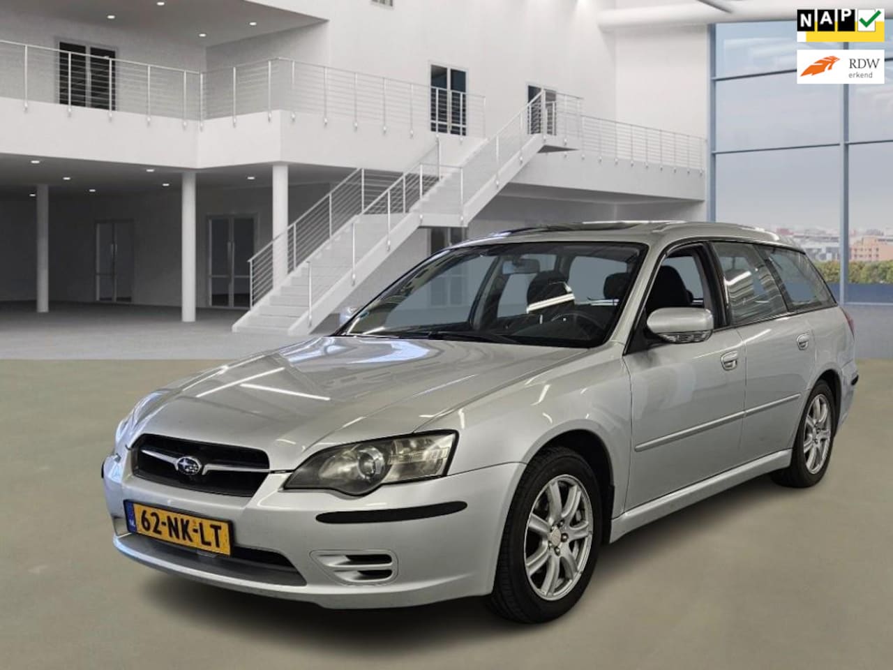 Subaru Legacy Touring Wagon - 2.0i|pano|4wd|stoelverw|trekhaak|airco - AutoWereld.nl