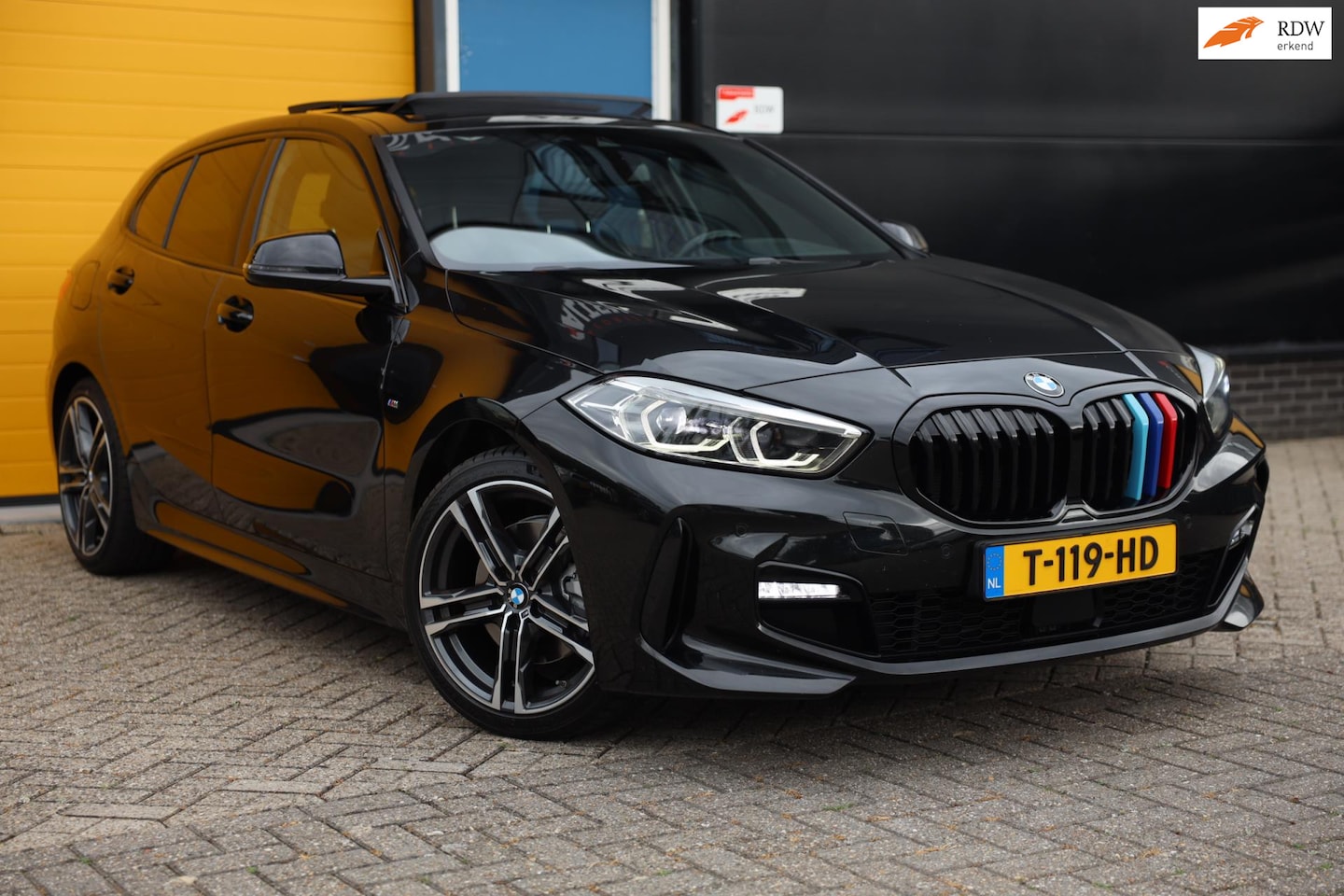 BMW 1-serie - 118i M Line / AUT / Navi / Camera / M Interieur / Cruise Control / Open Panoramadak / Led - AutoWereld.nl