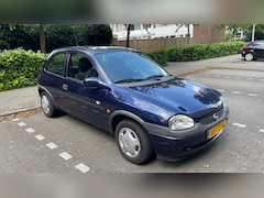 Opel Corsa - 1.2i-16V Onyx