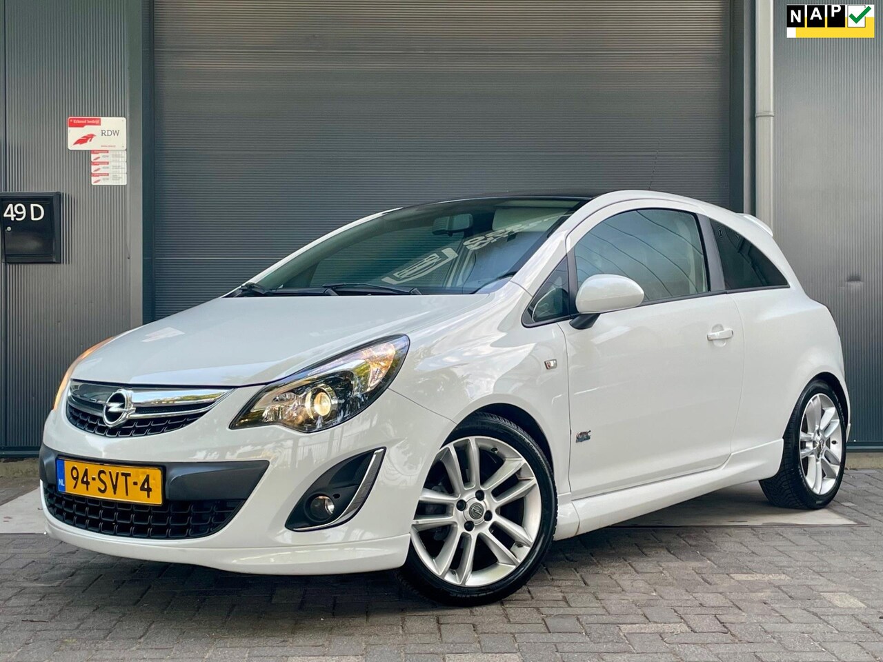 Opel Corsa - 1.4-16V 101PK OPC-line NAP LEER CRUISE AIRCO RADIO CD AUX MF STUUR LM VELGEN - AutoWereld.nl