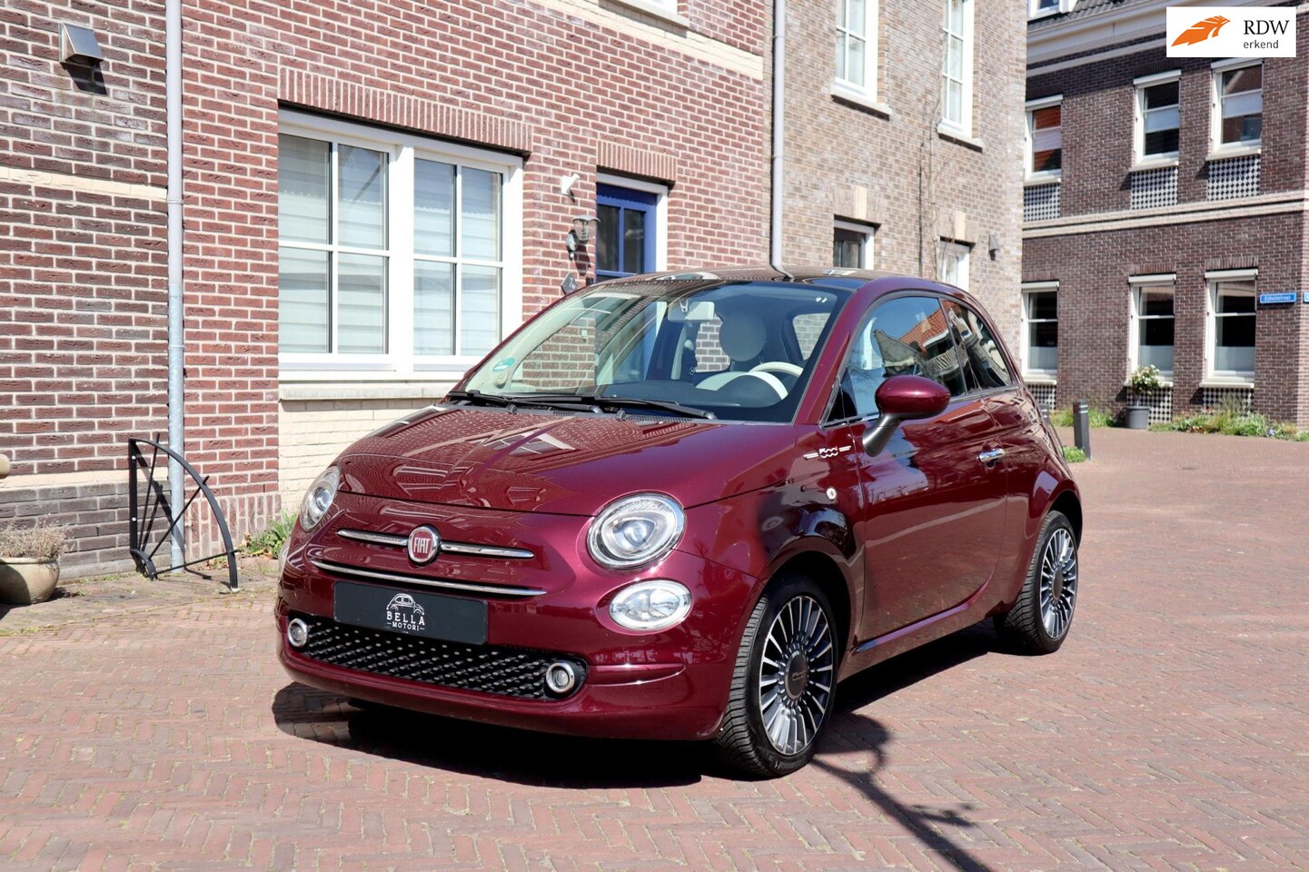 Fiat 500 - 1.2 Lounge| Panoramadak | Bordo Metallic | Uconnect - AutoWereld.nl