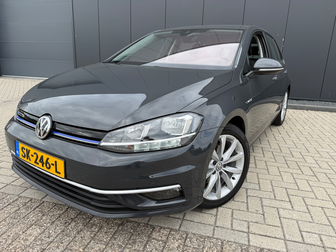 Volkswagen Golf - 1.5 TSI Highline Stoelmassage/VIRTUAL COCKPIT/ APPLE CARPLAY/GROOT NAVI/CAMERA - AutoWereld.nl