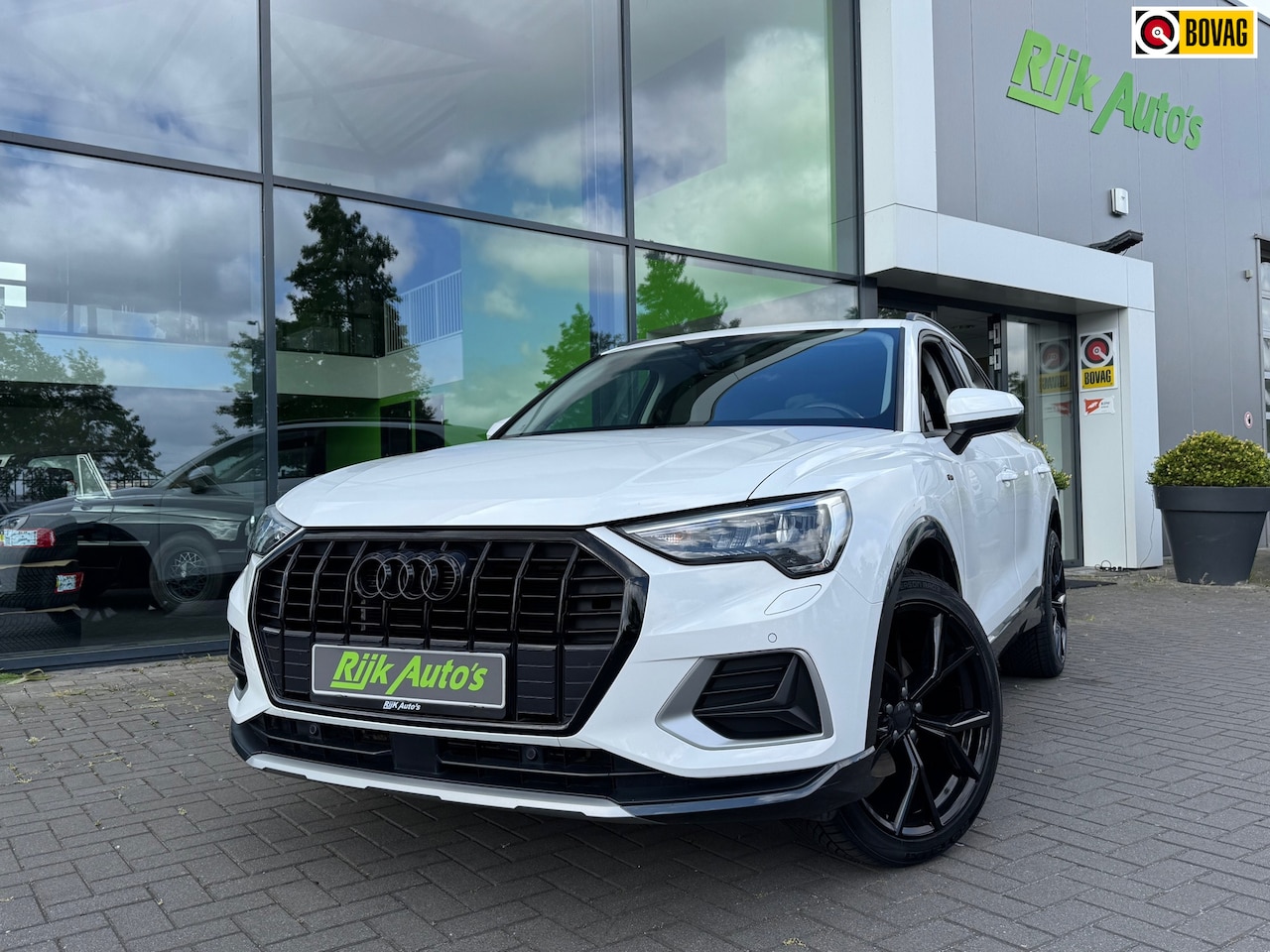 Audi Q3 - 35 TFSI Design Luxe * Trekhaak * Sportstoelen* CarPlay - AutoWereld.nl