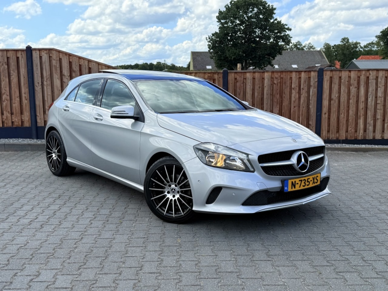 Mercedes-Benz A-klasse - 180 AMG-Line PANO 18 INCH keyless - AutoWereld.nl
