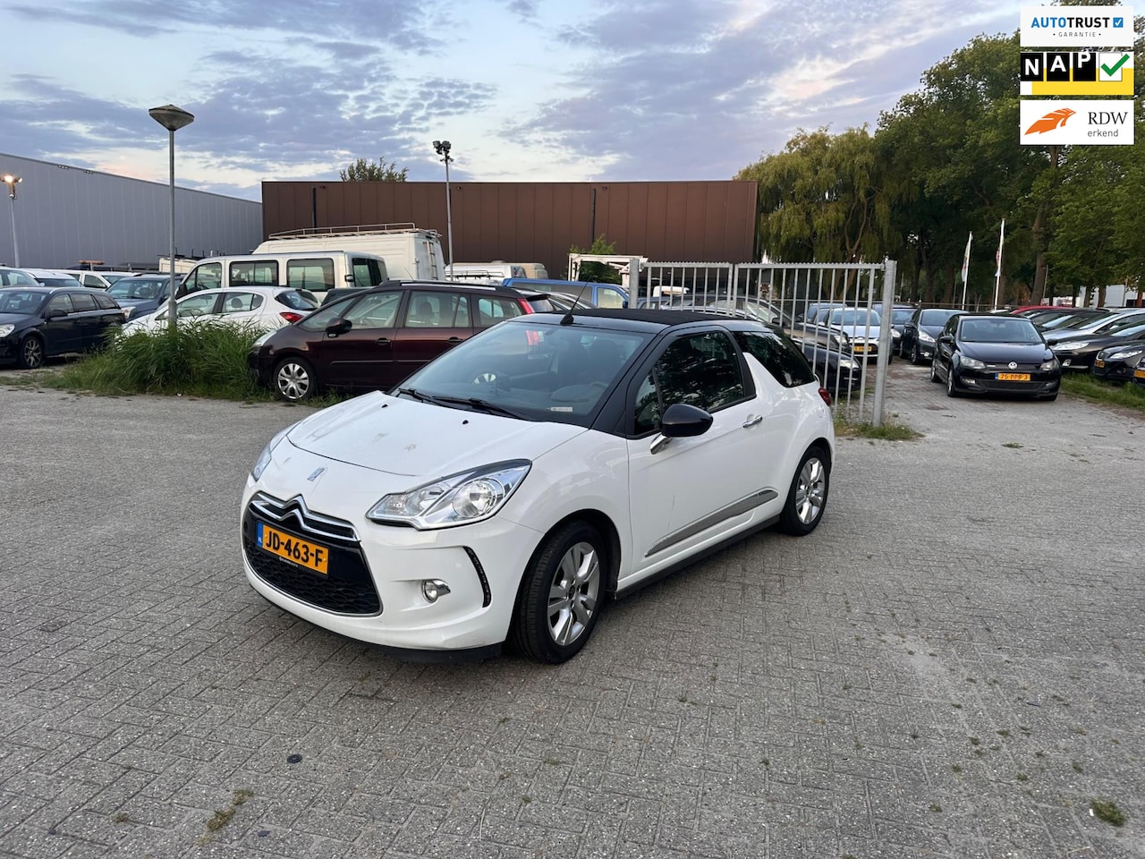 Citroën DS3 Cabrio - 1.2 VTi So Chic DISTRUBITIE DEFECT.CLIMA.NAVI - AutoWereld.nl