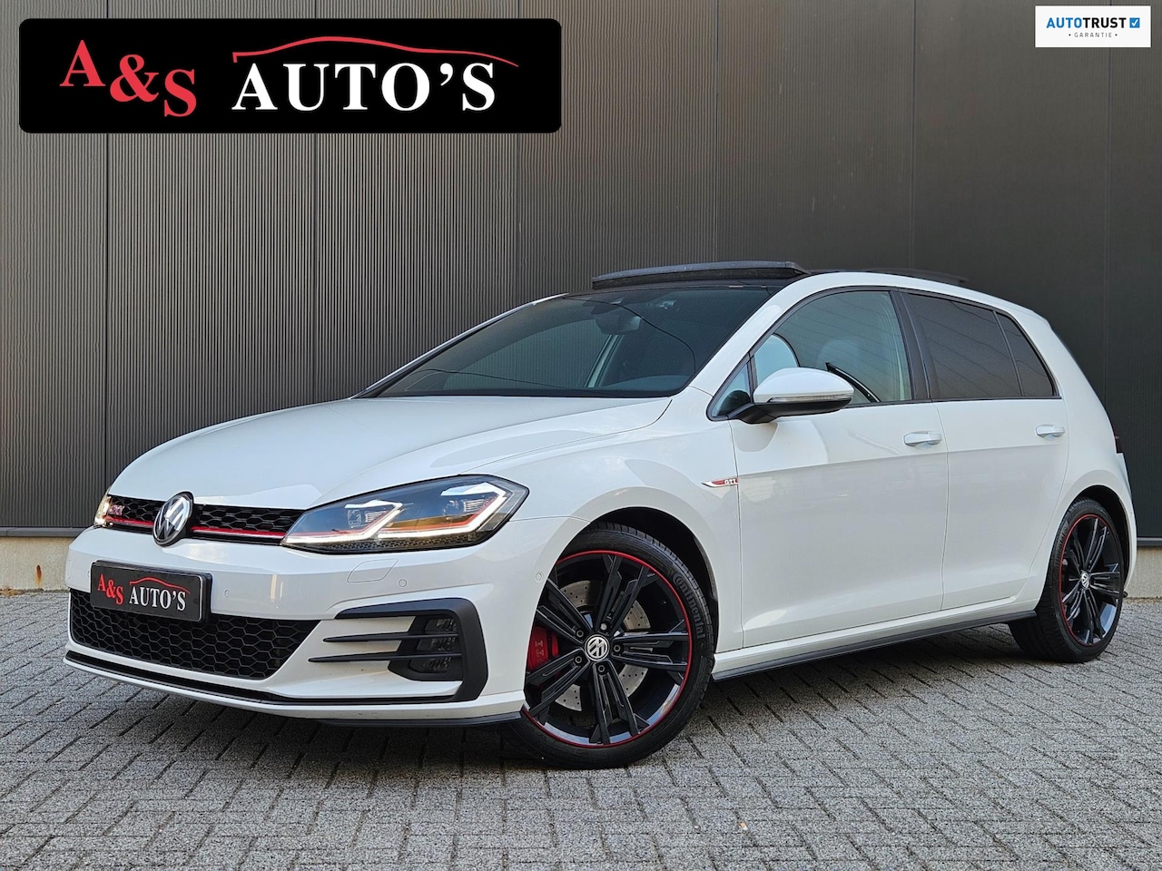 Volkswagen Golf - 2.0 TSI GTI Performance 245pk Panoramadak Dynaudio Leder Camera Blindspot Keyless Sfeerver - AutoWereld.nl