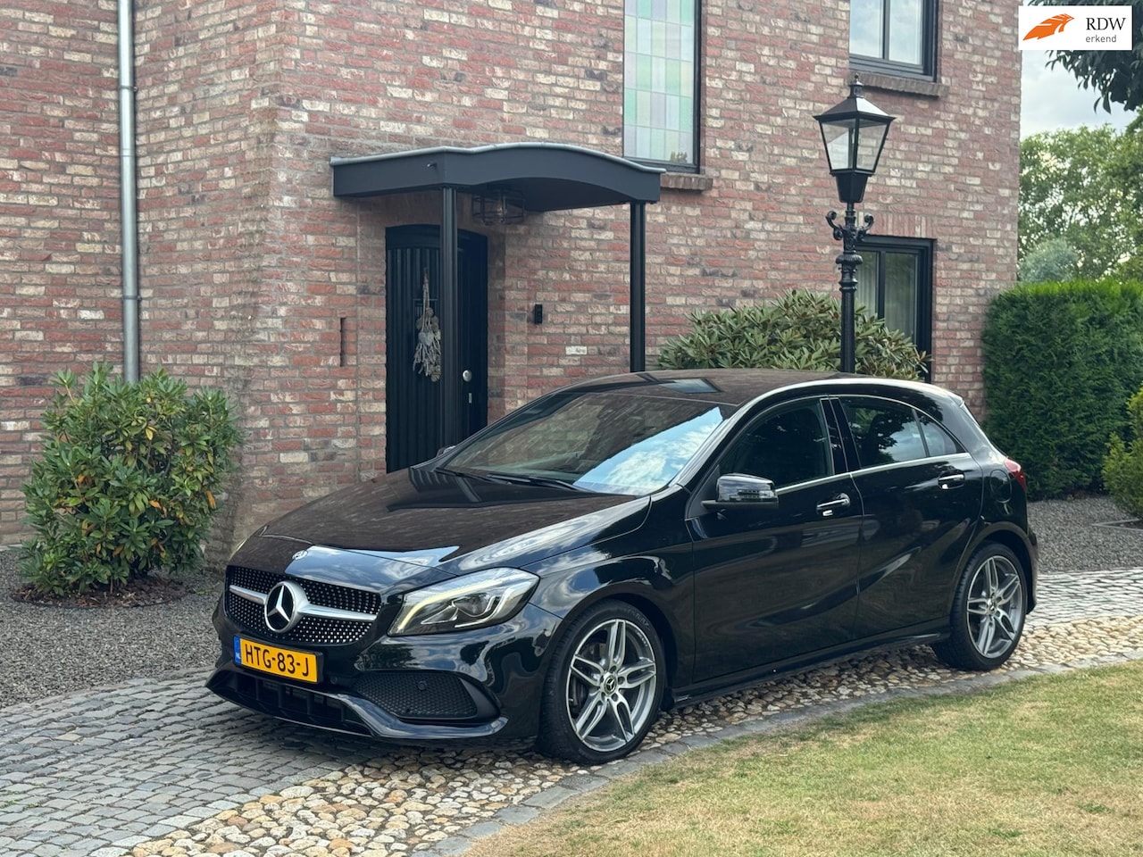 Mercedes-Benz A-klasse - 180 Automaat AMG Line Navi Led 18inch! - AutoWereld.nl