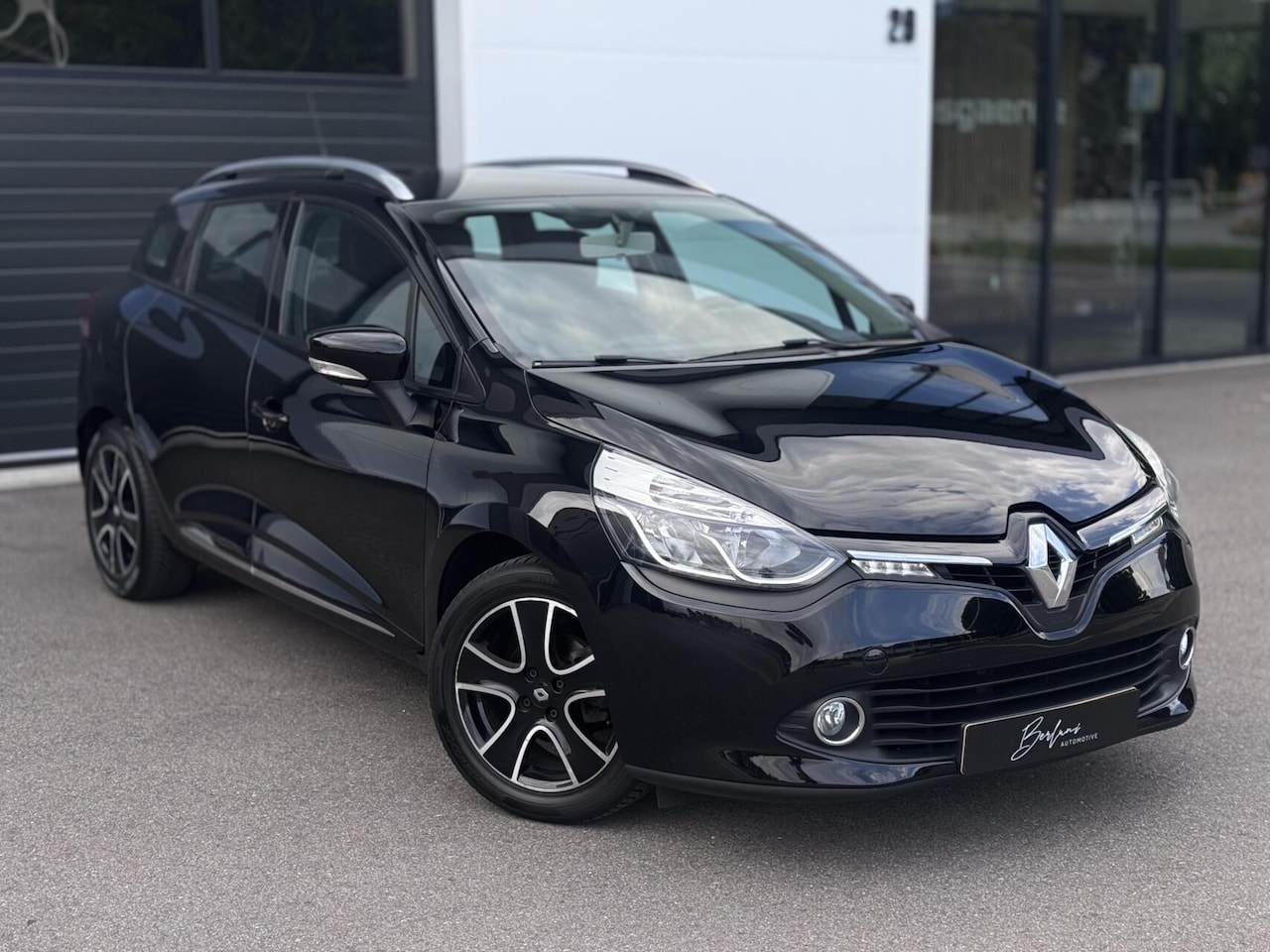 Renault Clio Estate - 0.9 TCe Dynamique Org NL | Trekhaak| Nav - AutoWereld.nl