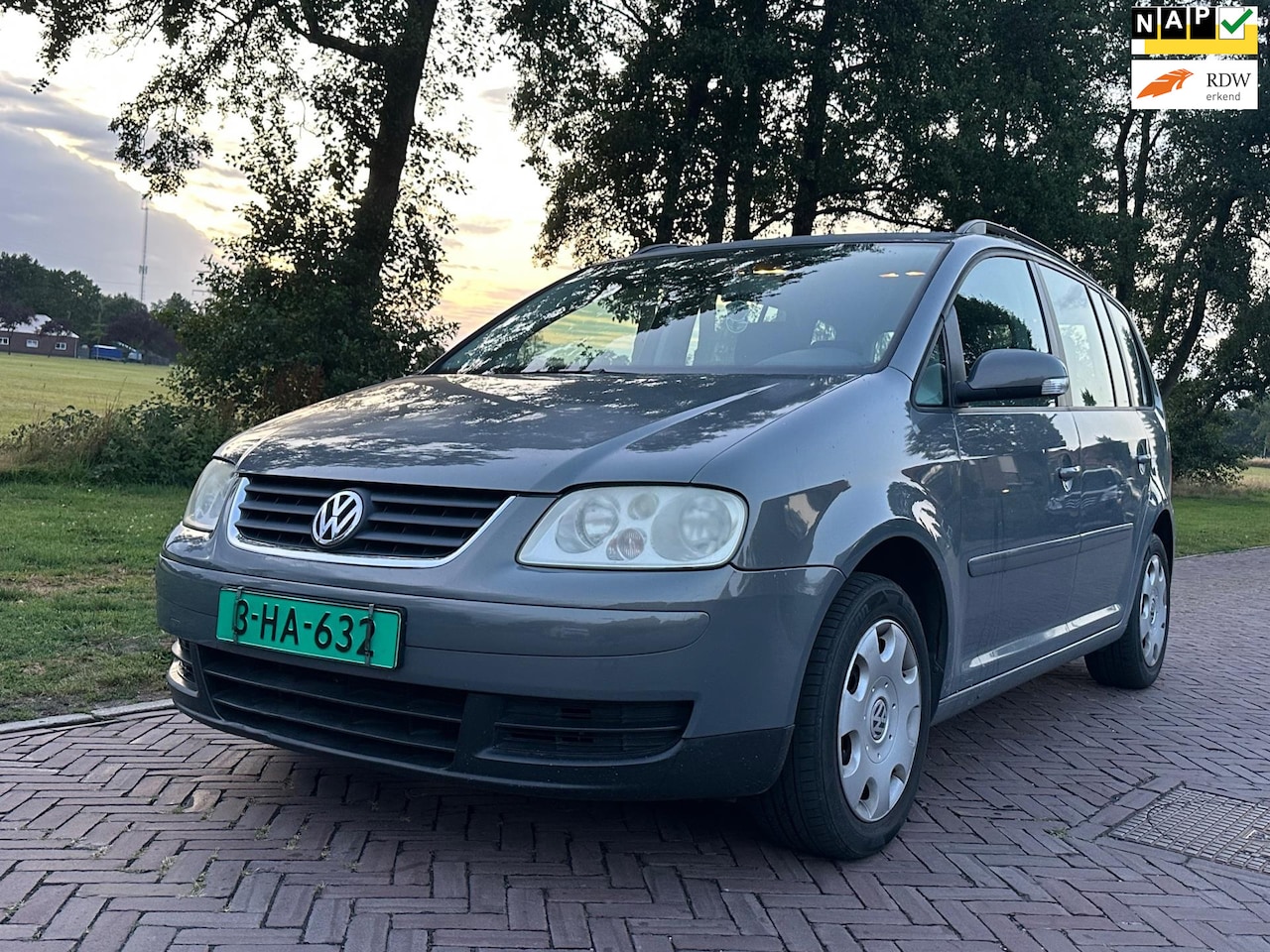 Volkswagen Touran - 2.0-16V FSI Trendline 2.0-16V FSI Trendline - AutoWereld.nl