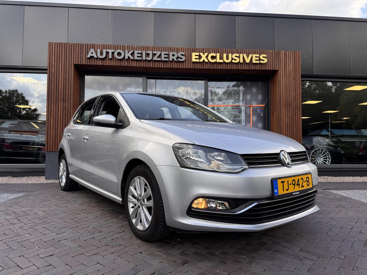 Volkswagen Polo - 1.2 TSI Comfortline Navi Mistlamp 15"L.M. Multimedia Airco - AutoWereld.nl
