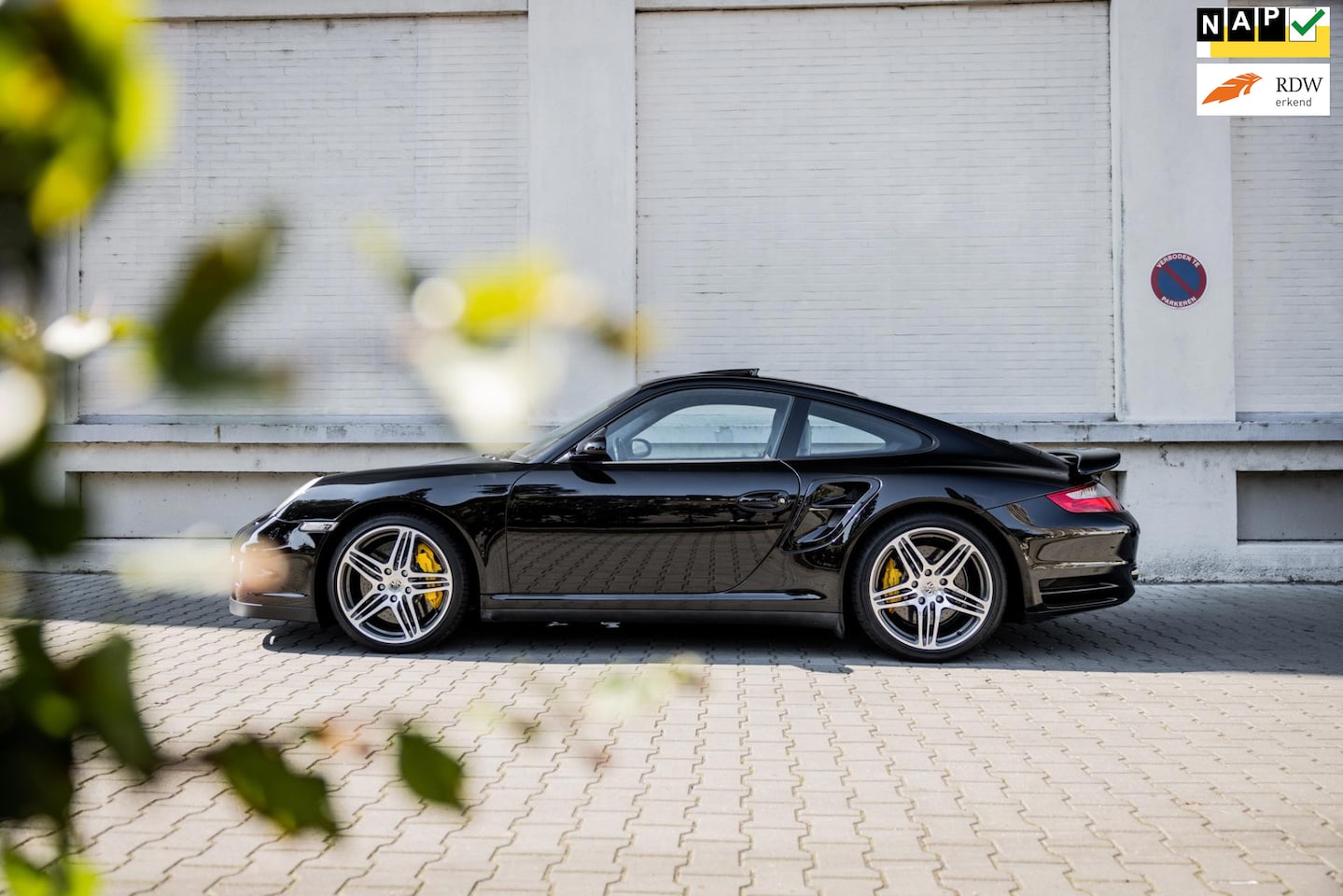 Porsche 911 - (997) 3.6 Turbo H6 (480pk) Orig NL | Handgeschakeld | Keramisch | Alcantara | - AutoWereld.nl
