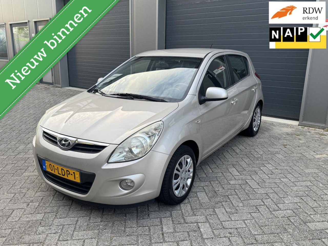 Hyundai i20 - 1.2i DynamicVersion|ElektrischeRamen|Nw Ap|Airco - AutoWereld.nl