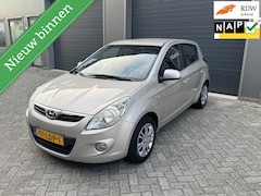 Hyundai i20 - 1.2i DynamicVersion|ElektrischeRamen|Nw Ap|Airco