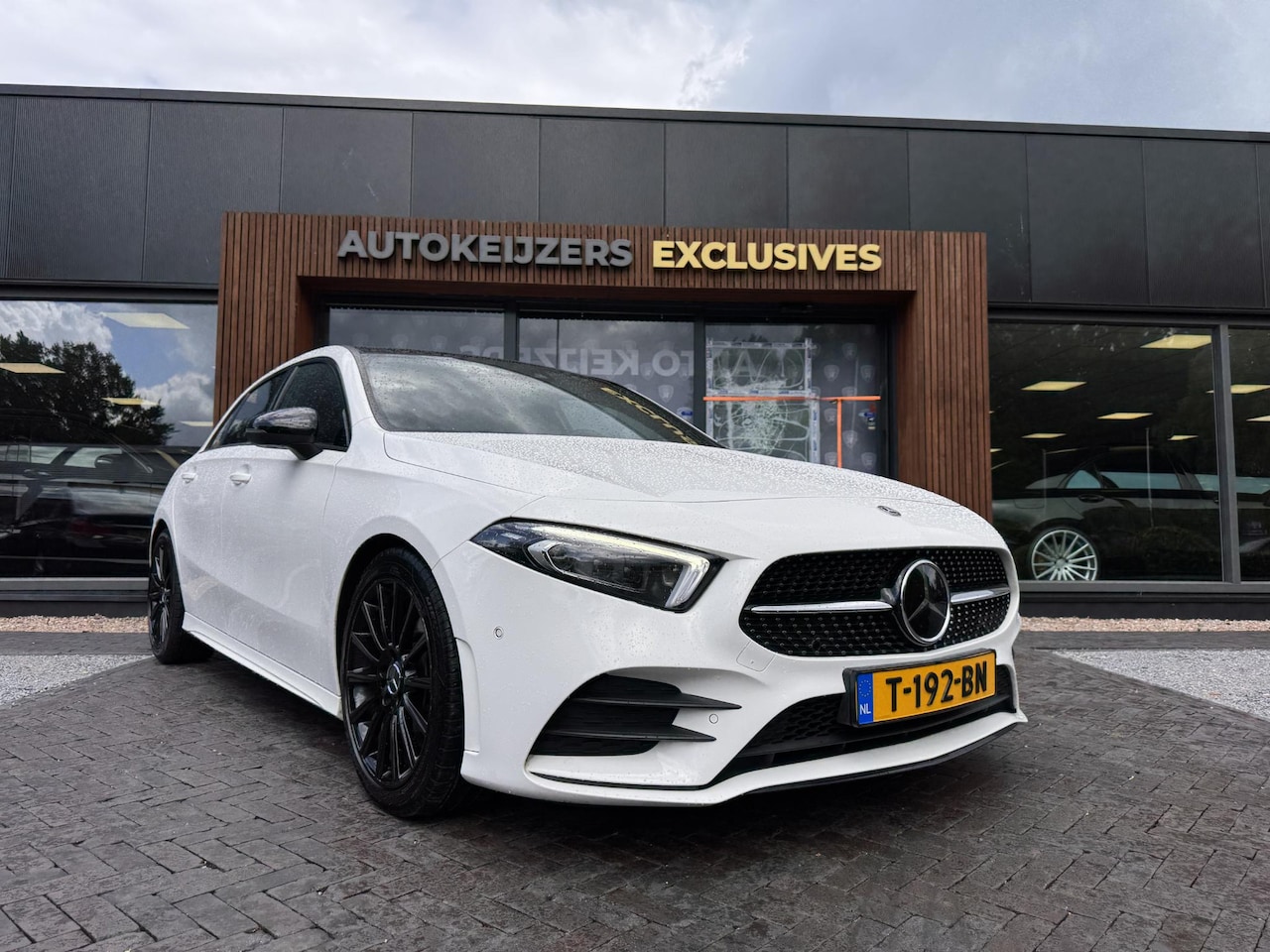 Mercedes-Benz A-klasse - 250 Premium Plus AMG Panoramadak Widescreen Adapt. Cruise Ambient - AutoWereld.nl