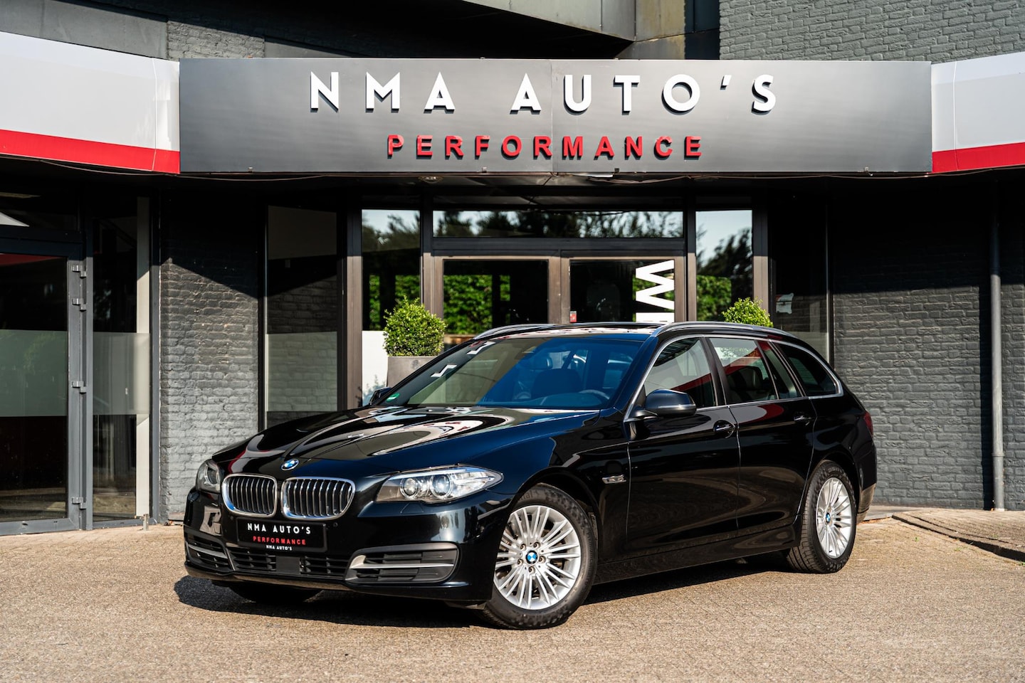 BMW 5-serie Touring - 520d High Executive | DEALER ONDER | PANO | ACC | HUD | SOFTCLOSE | DIGITAL COCKPIT | FACE - AutoWereld.nl