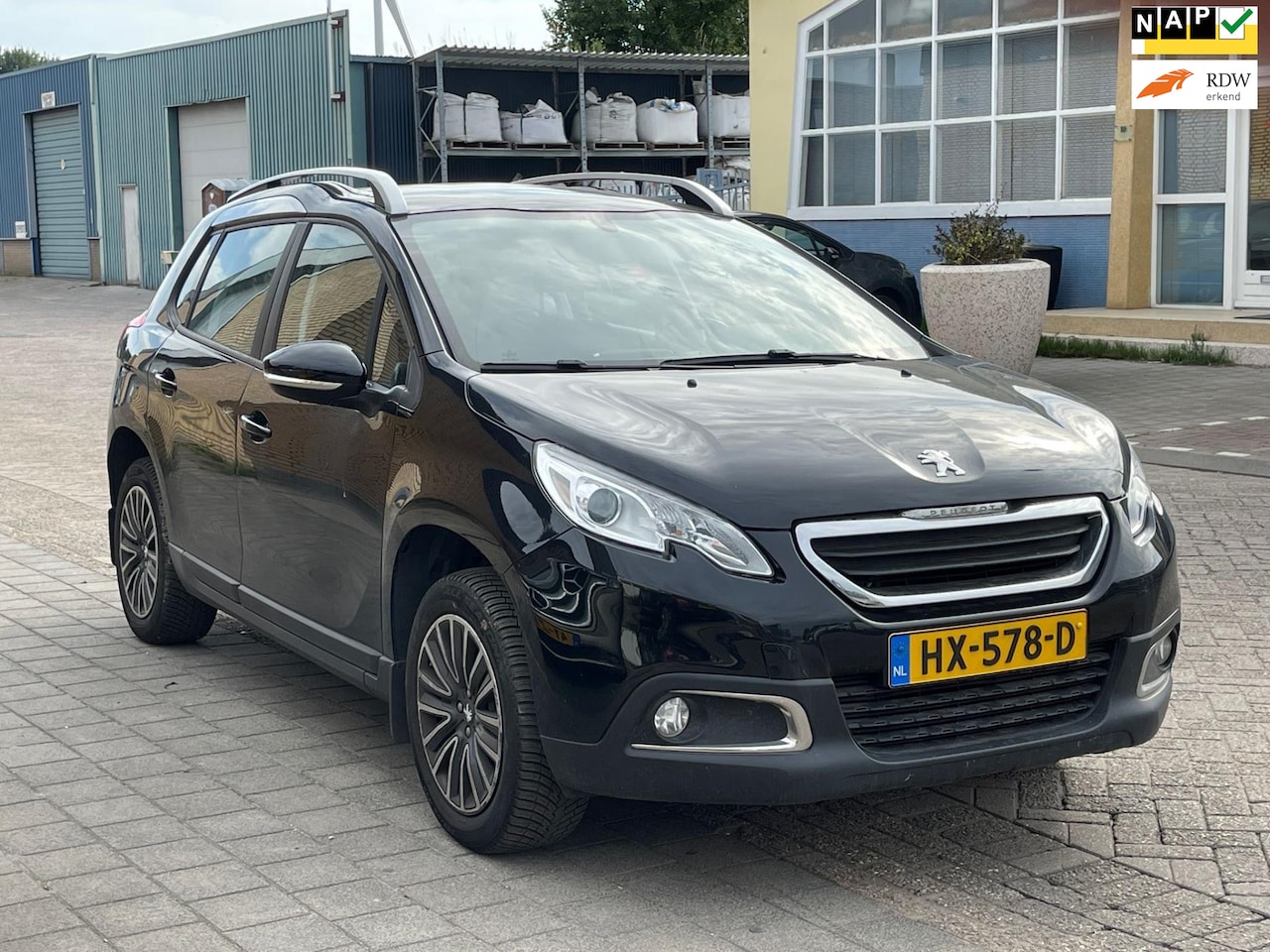 Peugeot 2008 - 1.2 PureTech Active Pano |Xenon |Led |Navi |Clima |Trekhaak |Lmv |Nap |Boekjes - AutoWereld.nl