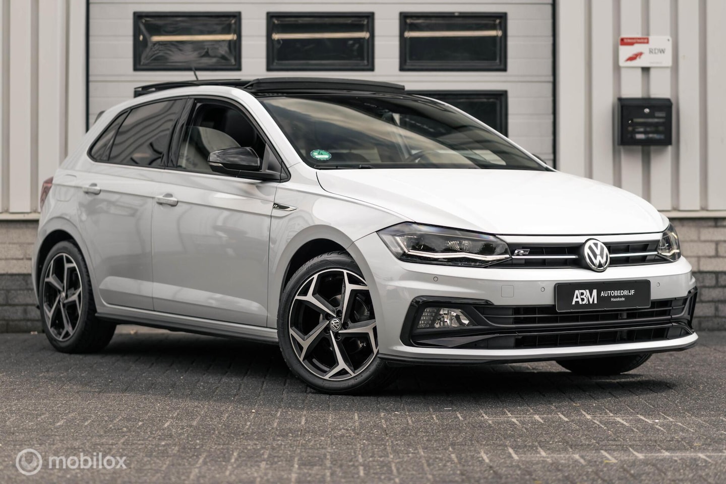 Volkswagen Polo - 1.0 TSI DSG 3X R-LINE PANO NAVI LED CARPLAY - AutoWereld.nl