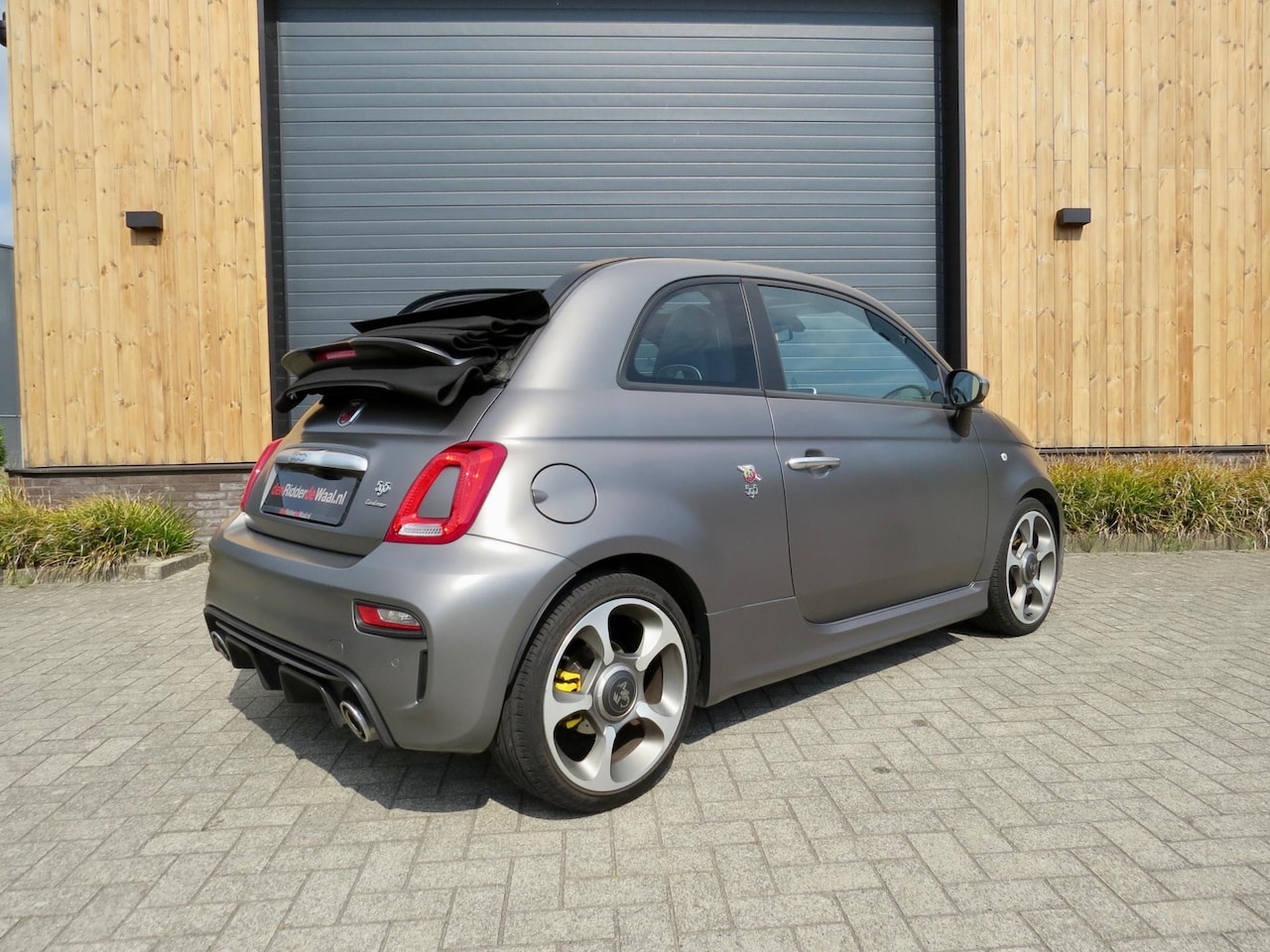 Fiat 500 Abarth - C 595 Turismo mat grijs *Leder*Carplay*Uniek - AutoWereld.nl